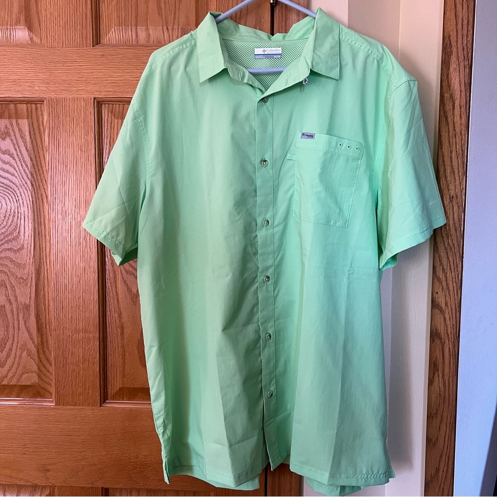 COLUMBIA Mens XL Button Up Shirt Light Green Polyester Vented Reg Fit Short Slv